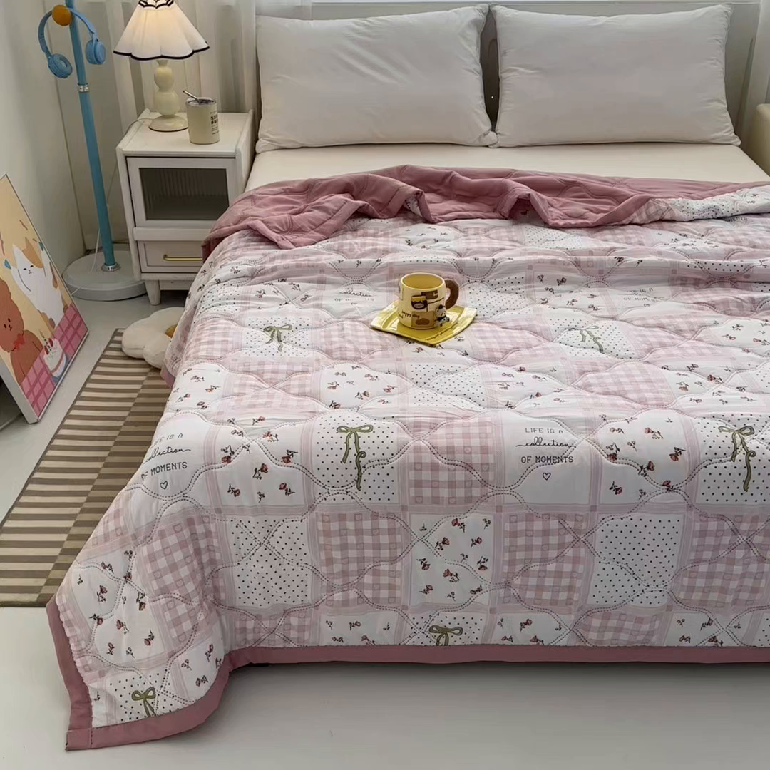 91家纺网 家纺一手货源 找家纺 悦织湾家纺 2026新款超声波夏凉被印花水洗棉夏被供货批发赠品礼品被便宜夏被 拼拼乐