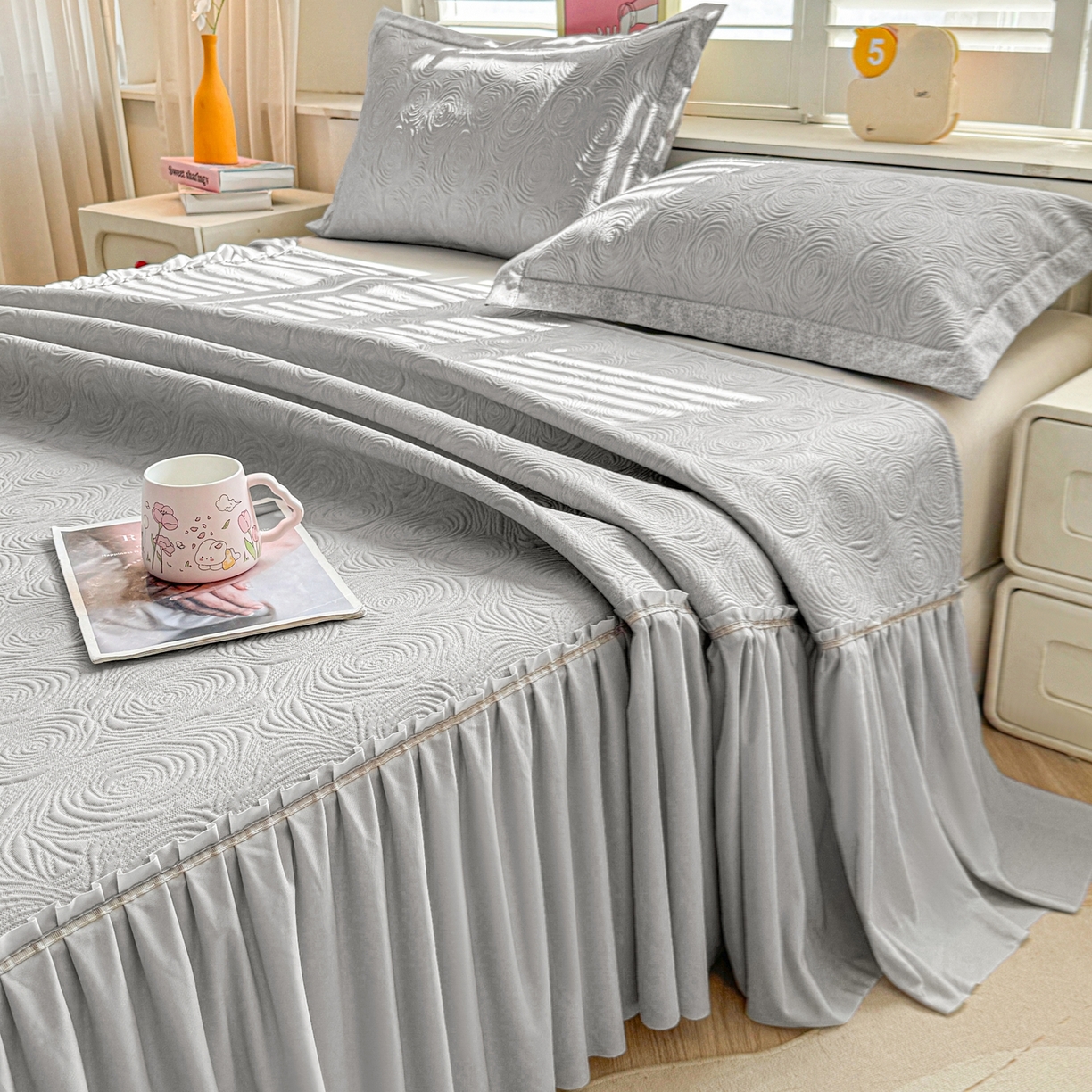 91家纺网 家纺一手货源 找家纺 席都凉席工厂店 2026年款玫瑰提花凉感豆豆席云感亲肤可水洗夏凉软席床裙款-云柔玫瑰 云柔玫瑰-云烟灰床裙款