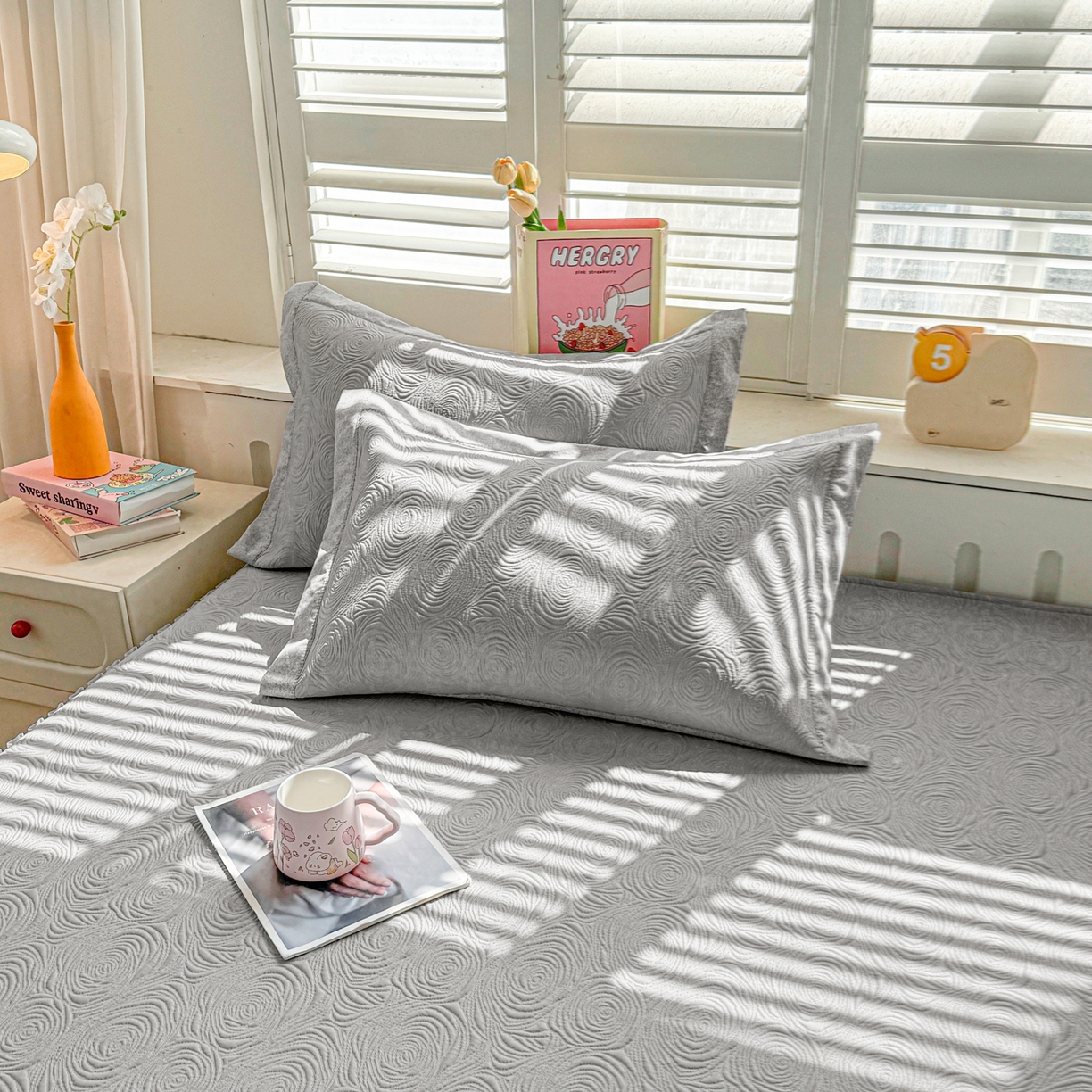 91家纺网 家纺一手货源 找家纺 席都凉席工厂店 2026年款玫瑰提花凉感豆豆席云感亲肤可水洗夏凉软席床裙款-云柔玫瑰 云柔玫瑰-云烟灰床裙款