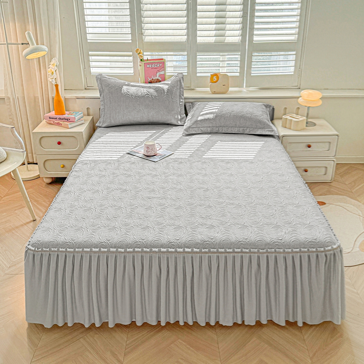 91家纺网 家纺一手货源 找家纺 席都凉席工厂店 2026年款玫瑰提花凉感豆豆席云感亲肤可水洗夏凉软席床裙款-云柔玫瑰 云柔玫瑰-云烟灰床裙款