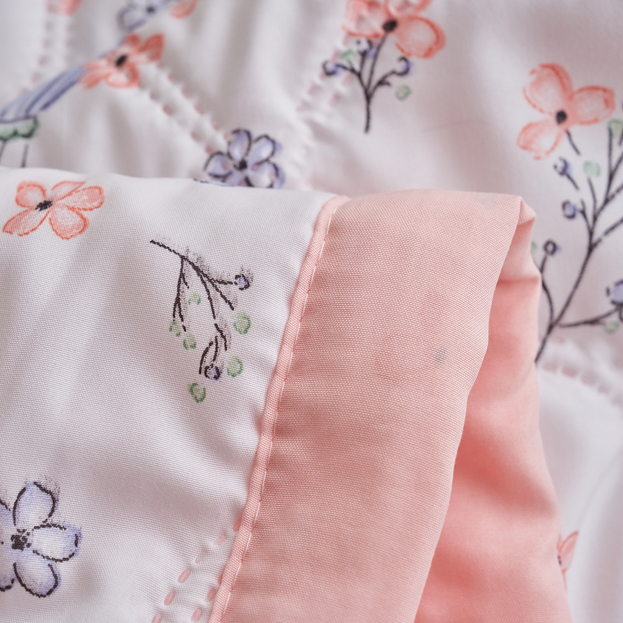 91家纺网 家纺一手货源 找家纺 悦织湾家纺 2026新款超声波夏凉被印花水洗棉夏被供货批发赠品礼品被便宜夏被 气球花园