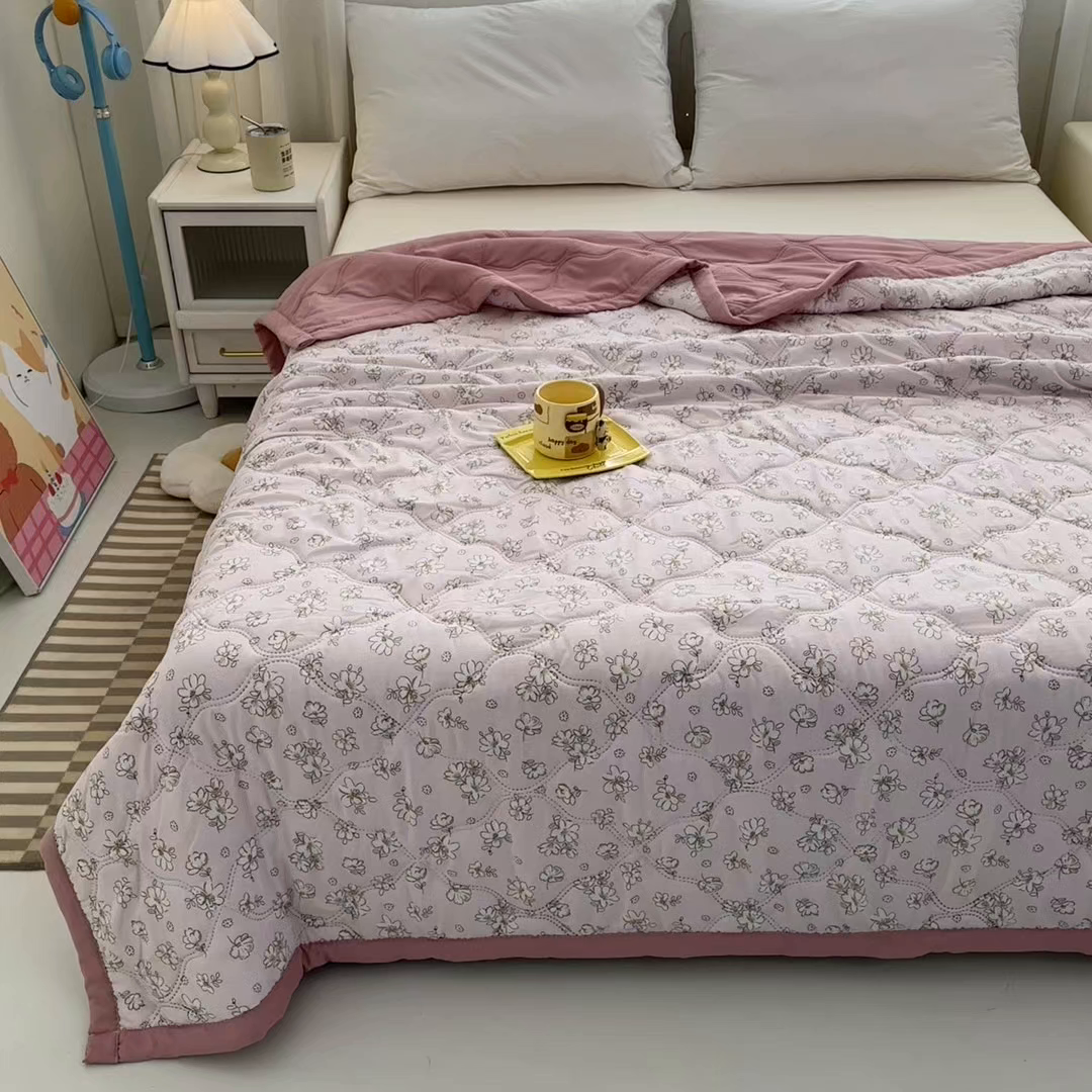 91家纺网 家纺一手货源 找家纺 悦织湾家纺 2026新款超声波夏凉被印花水洗棉夏被供货批发赠品礼品被便宜夏被 气球花园