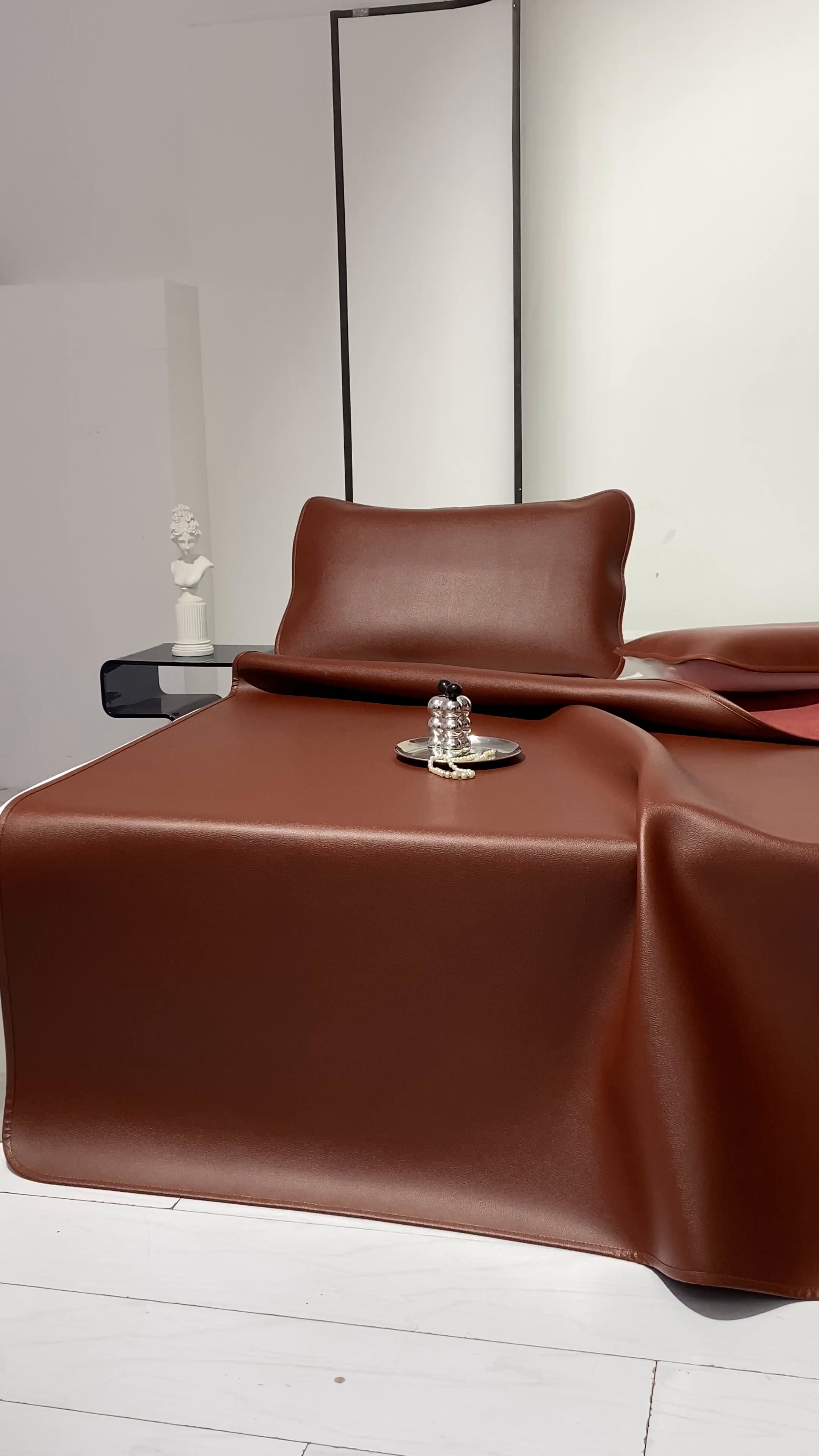 91家纺网 家纺一手货源 找家纺 （总）yyds网供 仿真牛皮席夏季高端软席凉感PE皮藤席子超纤皮革软凉席外贸版双面凉感加厚雪藤