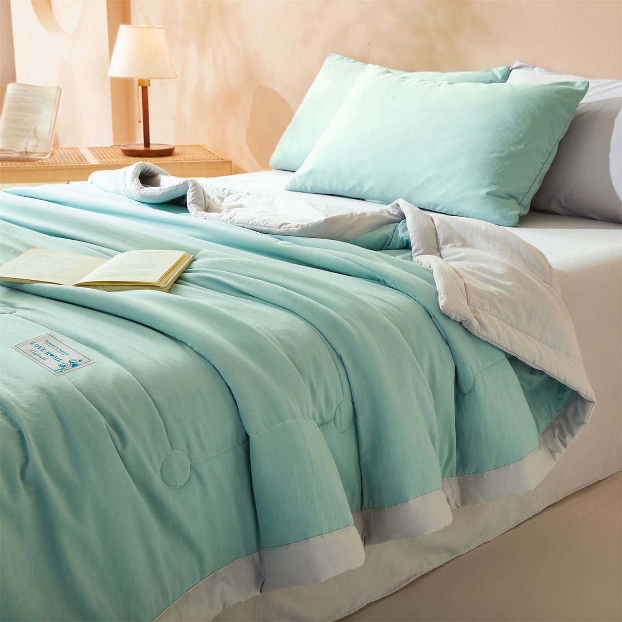91家纺网 家纺一手货源 找家纺 罗布斯 2026新款简约纯色风水洗棉双拼夏被新疆棉花被夏凉被空调被(买家秀加微） 青果绿拼灰