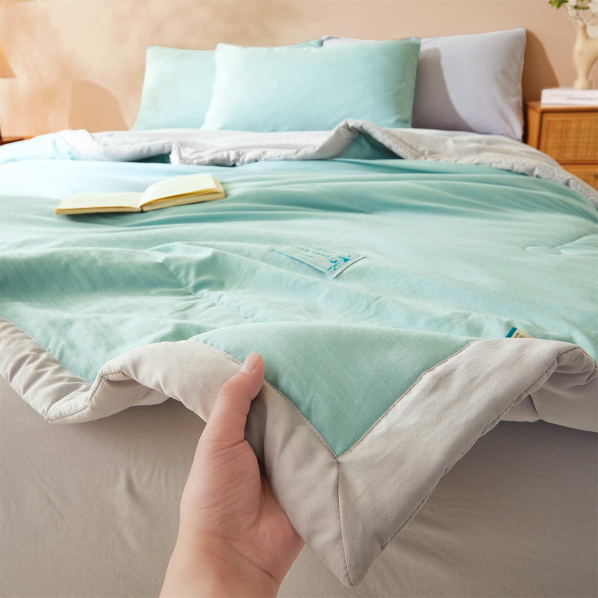 91家纺网 家纺一手货源 找家纺 罗布斯 2026新款简约纯色风水洗棉双拼夏被新疆棉花被夏凉被空调被(买家秀加微） 青果绿拼灰