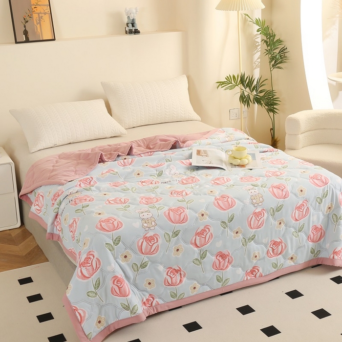 91家纺网 家纺一手货源 找家纺 悦织湾家纺 2026新款超声波夏凉被印花水洗棉夏被供货批发赠品礼品被便宜夏被 花丛兔