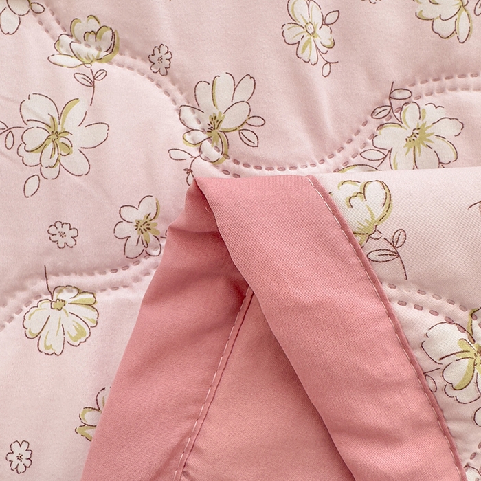 91家纺网 家纺一手货源 找家纺 悦织湾家纺 2026新款超声波夏凉被印花水洗棉夏被供货批发赠品礼品被便宜夏被 秘密花园