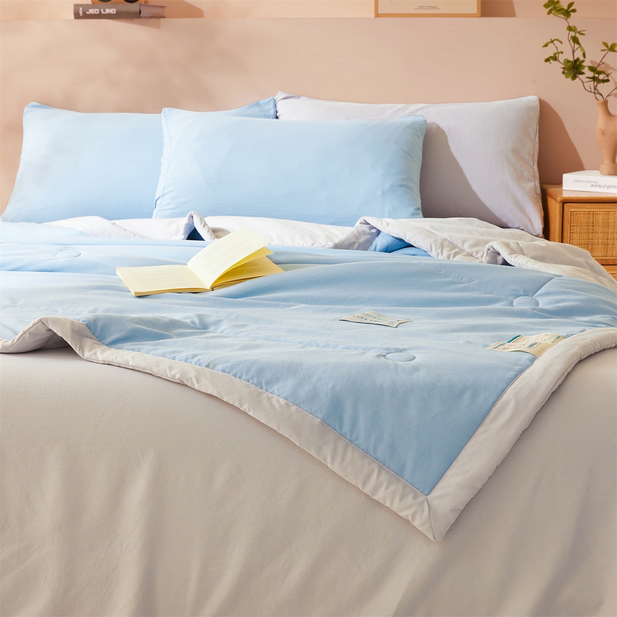 91家纺网 家纺一手货源 找家纺 罗布斯 2026新款简约纯色风水洗棉双拼夏被新疆棉花被夏凉被空调被(买家秀加微） 天空蓝拼灰