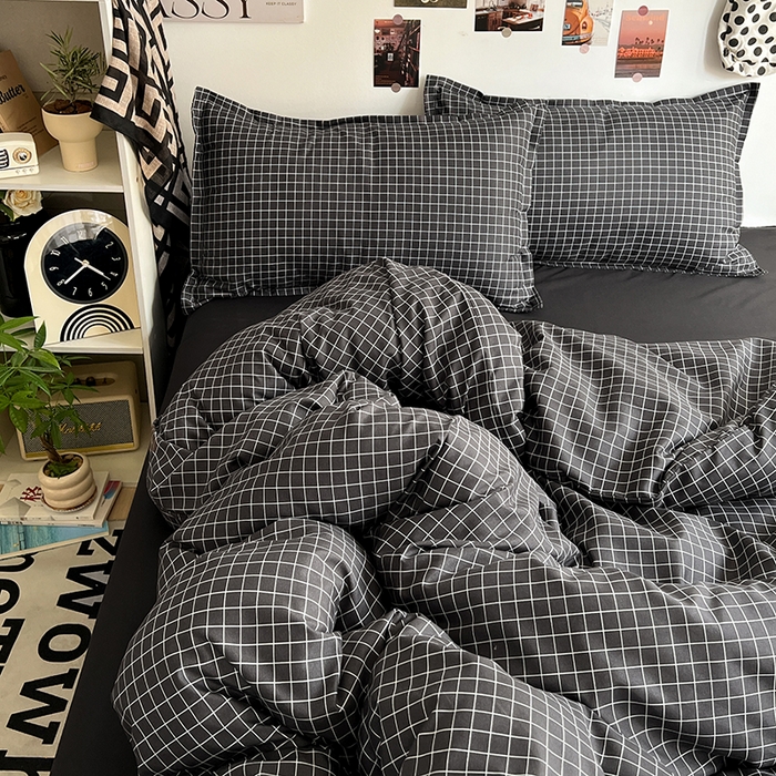 91家纺网 家纺一手货源 找家纺 朵朵家纺 2025新款亲肤水洗棉芦荟棉印花四件套 黑小格