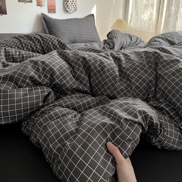 91家纺网 家纺一手货源 找家纺 朵朵家纺 2025新款亲肤水洗棉芦荟棉印花四件套 黑小格