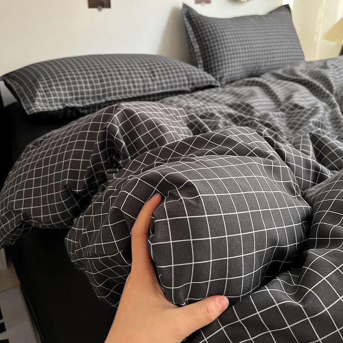 91家纺网 家纺一手货源 找家纺 朵朵家纺 2025新款亲肤水洗棉芦荟棉印花四件套 黑小格