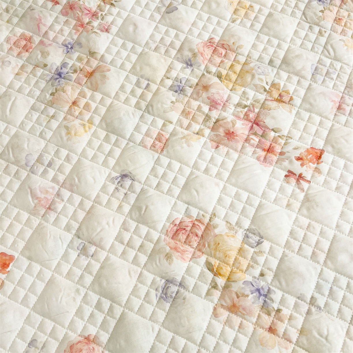 91家纺网 家纺一手货源 找家纺 宜凡 2026新款莱赛尔夹棉床盖单件床盖三件套 海棠听风