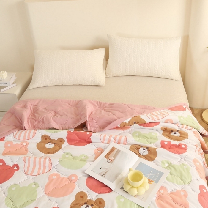 91家纺网 家纺一手货源 找家纺 悦织湾家纺 2026新款超声波夏凉被印花水洗棉夏被供货批发赠品礼品被便宜夏被 熊熊乐园