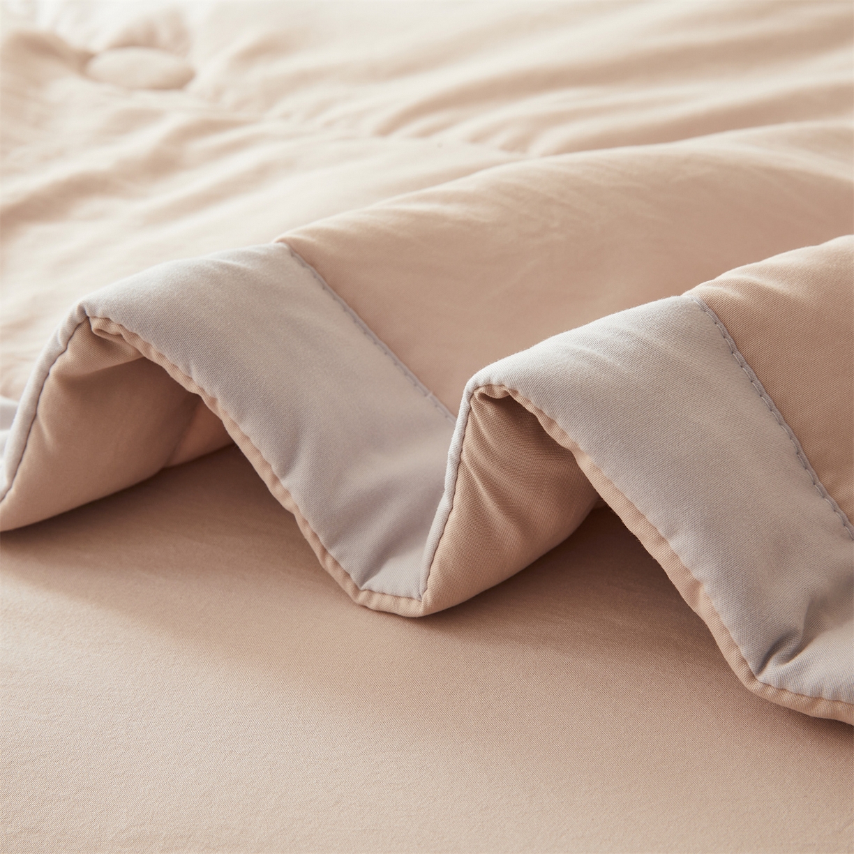 91家纺网 家纺一手货源 找家纺 罗布斯 2026新款简约纯色风水洗棉双拼夏被新疆棉花被夏凉被空调被(买家秀加微） 香槟咖