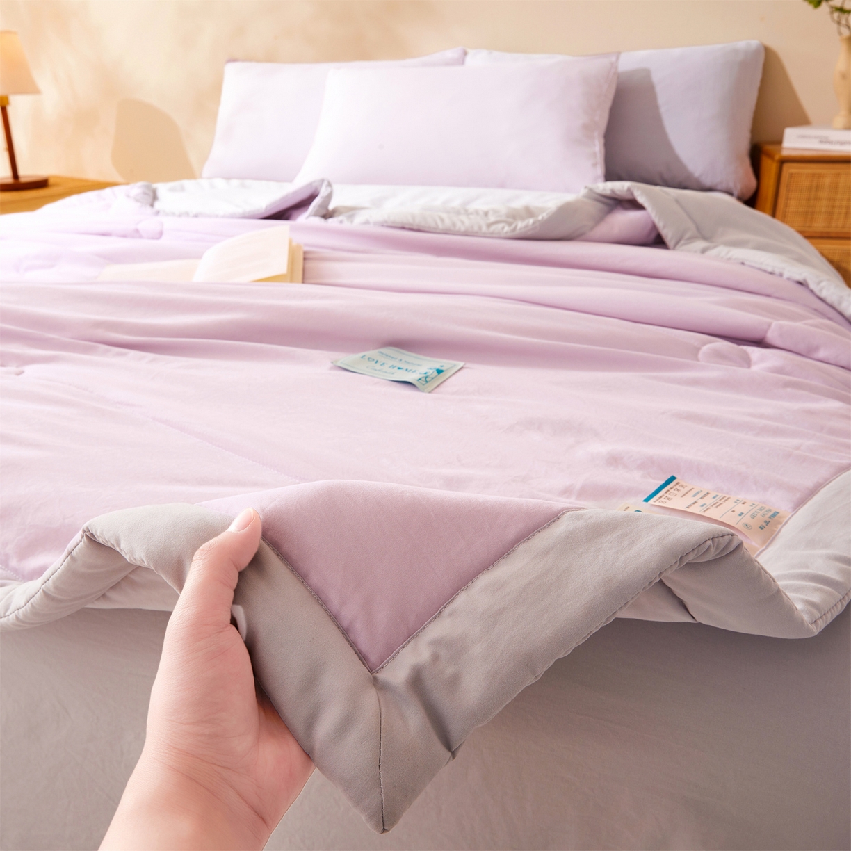 91家纺网 家纺一手货源 找家纺 罗布斯 2026新款简约纯色风水洗棉双拼夏被新疆棉花被夏凉被空调被(买家秀加微） 香氛紫拼灰