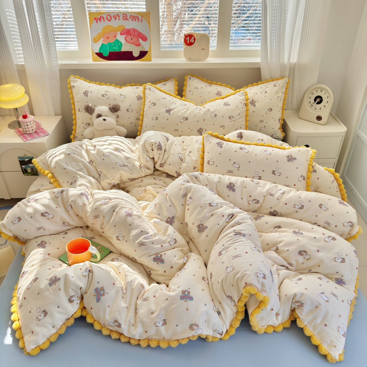 91家纺网 家纺一手货源 找家纺 丽涵家纺 2026新款全棉双层纱全棉纯棉大雁纹毛球花边四件套 晚安鸭-黄