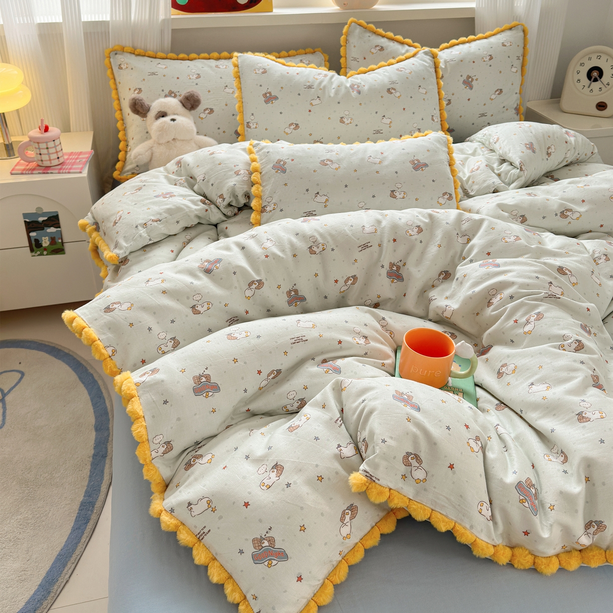 91家纺网 家纺一手货源 找家纺 丽涵家纺 2026新款全棉双层纱全棉纯棉大雁纹毛球花边四件套 晚安鸭-绿