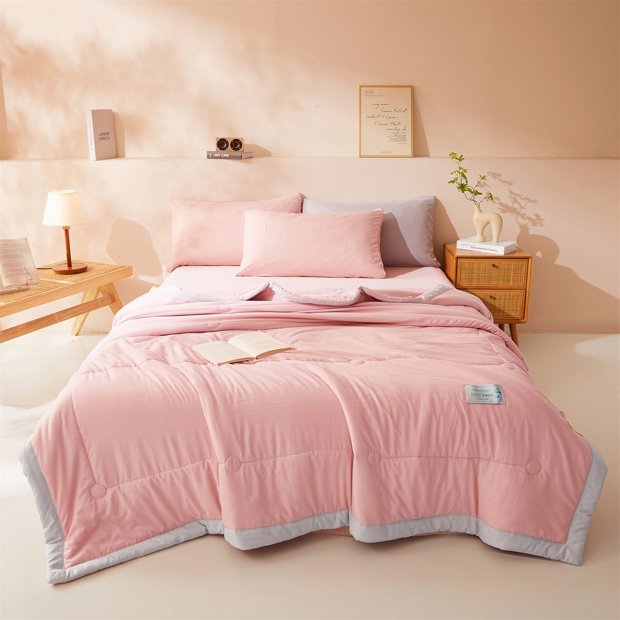 91家纺网 家纺一手货源 找家纺 罗布斯 2026新款简约纯色风水洗棉双拼夏被新疆棉花被夏凉被空调被(买家秀加微） 樱花粉