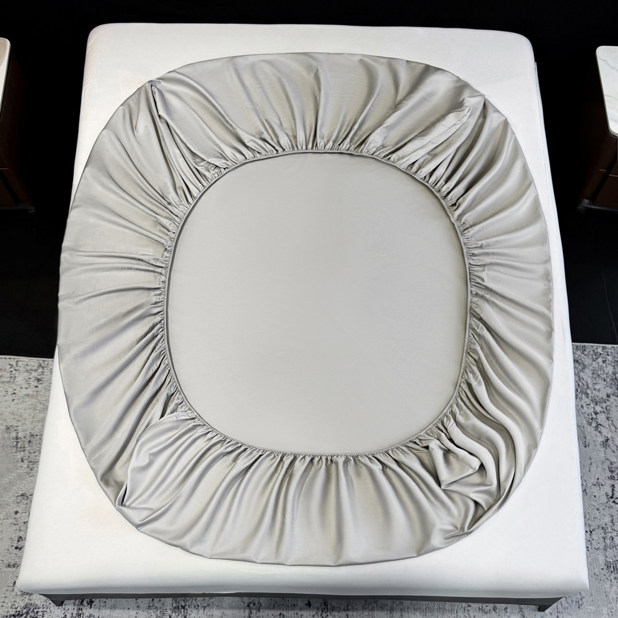 91家纺网 家纺一手货源 找家纺 莱势 2026新品100支全棉纯棉50x50s贡缎长绒棉纯色素色单品床单 床笠 枕套 高级灰