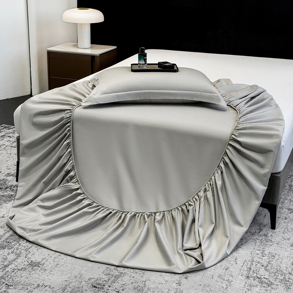 91家纺网 家纺一手货源 找家纺 莱势 2026新品100支全棉纯棉50x50s贡缎长绒棉纯色素色单品床单 床笠 枕套 高级灰