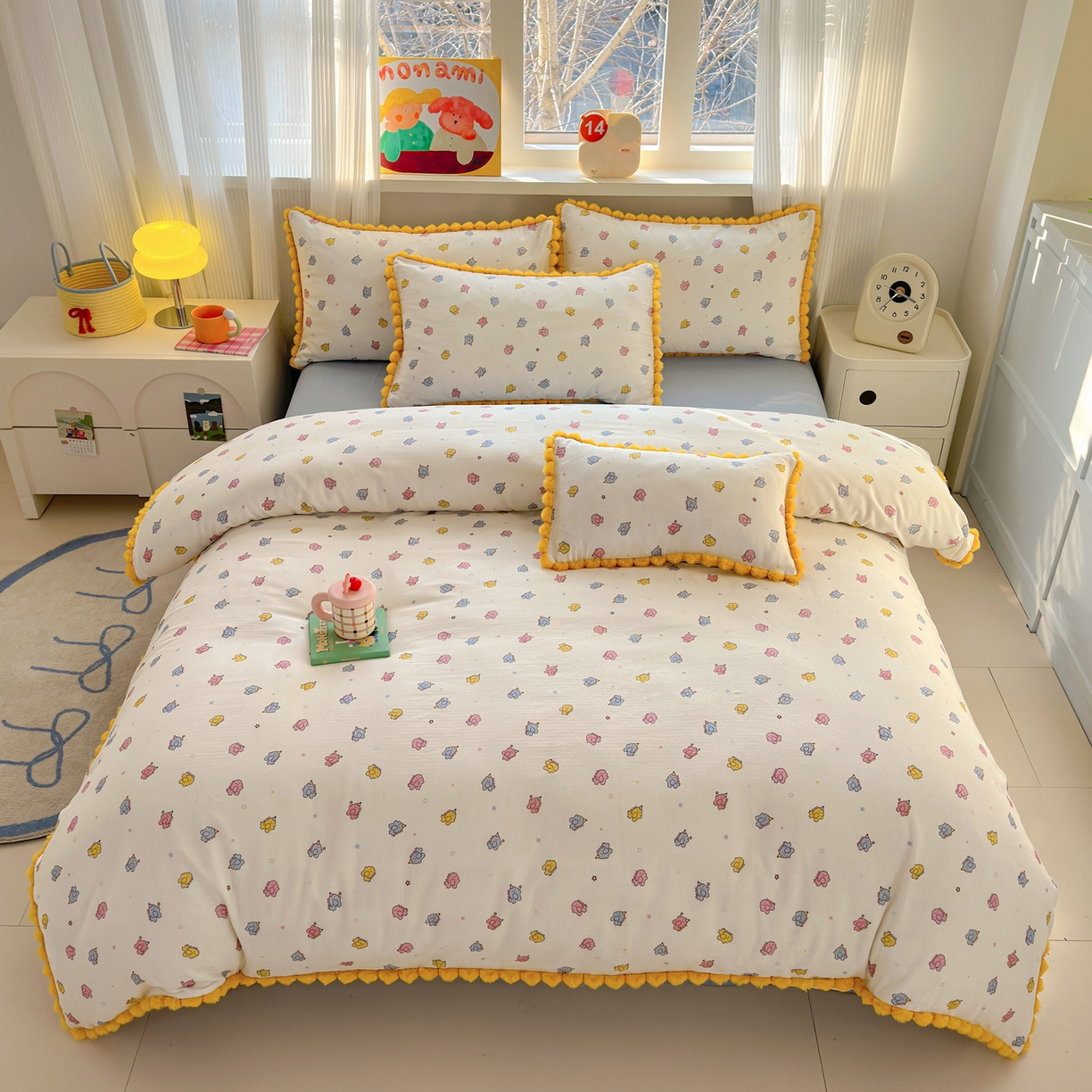 91家纺网 家纺一手货源 找家纺 丽涵家纺 2026新款全棉双层纱全棉纯棉大雁纹毛球花边四件套 小怪兽