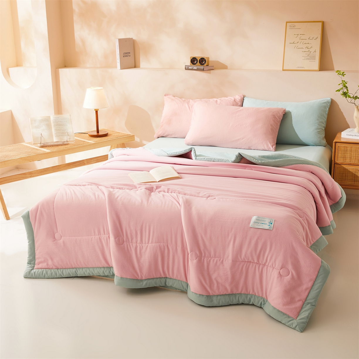 91家纺网 家纺一手货源 找家纺 罗布斯 2026新款简约纯色风水洗棉双拼夏被新疆棉花被夏凉被空调被(买家秀加微） 樱花粉拼果绿