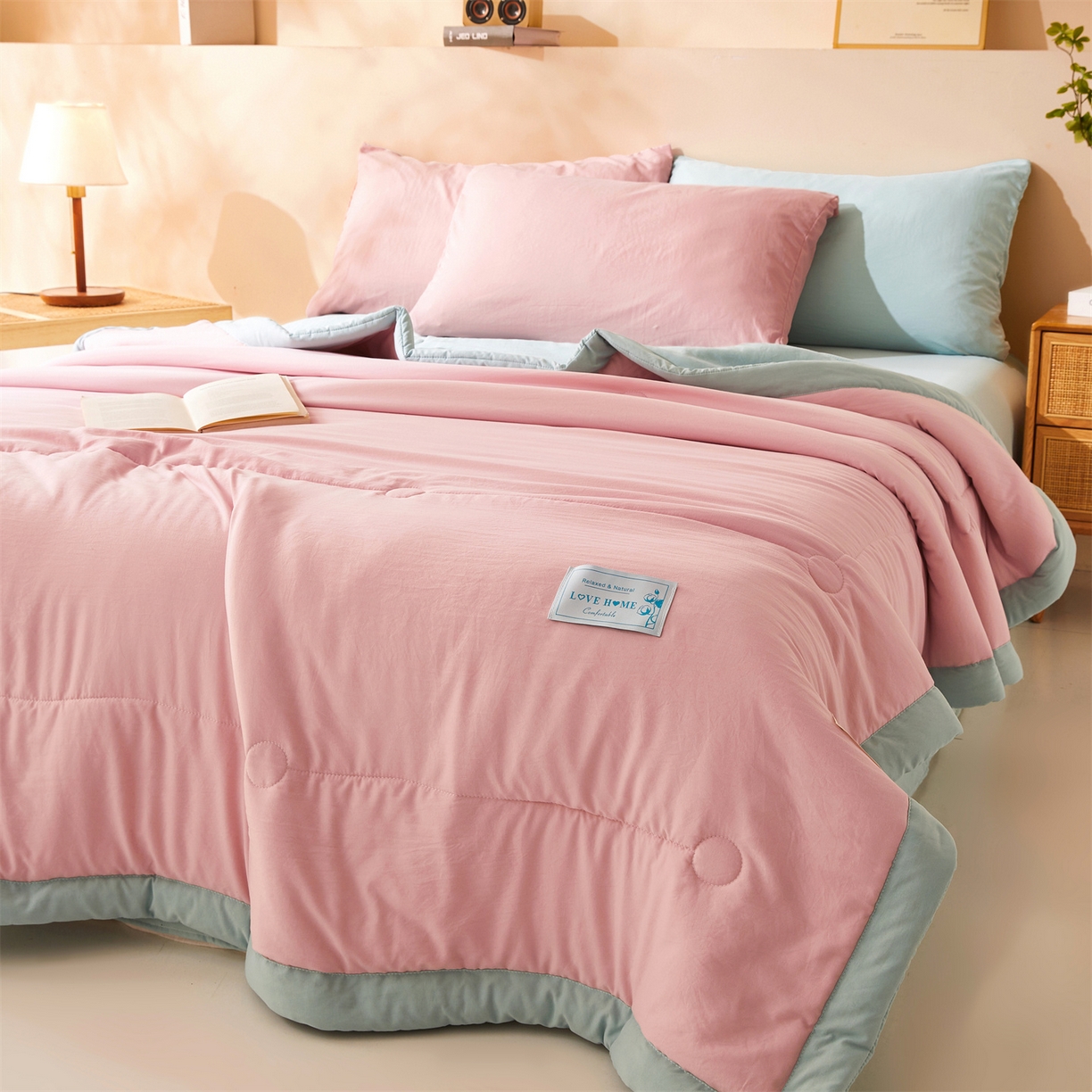 91家纺网 家纺一手货源 找家纺 罗布斯 2026新款简约纯色风水洗棉双拼夏被新疆棉花被夏凉被空调被(买家秀加微） 樱花粉拼果绿