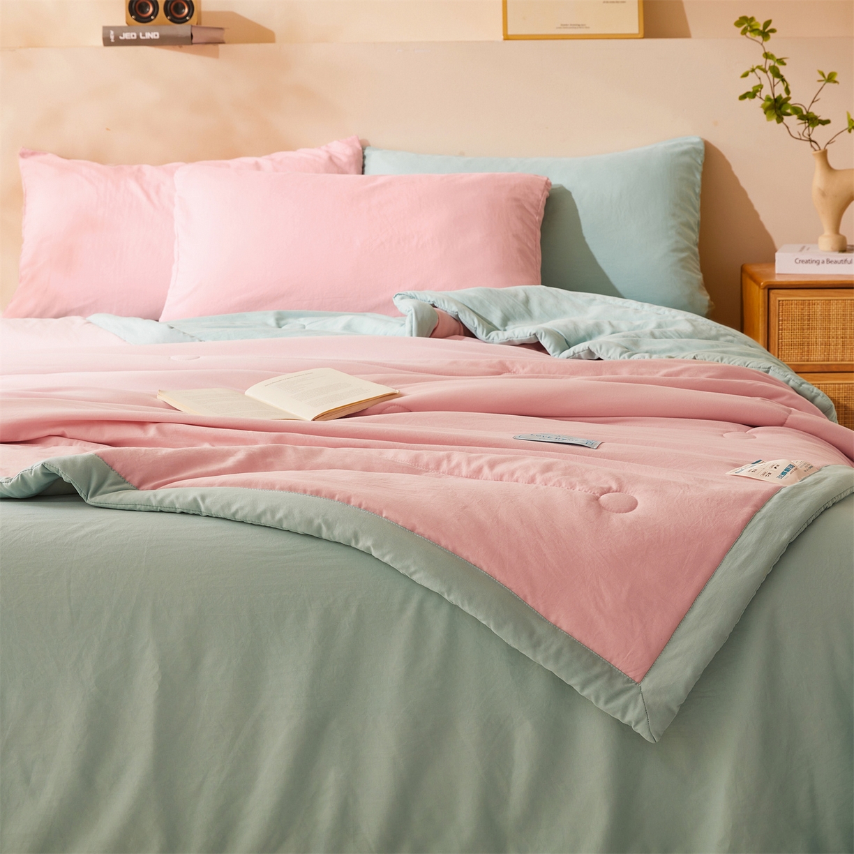 91家纺网 家纺一手货源 找家纺 罗布斯 2026新款简约纯色风水洗棉双拼夏被新疆棉花被夏凉被空调被(买家秀加微） 樱花粉拼果绿