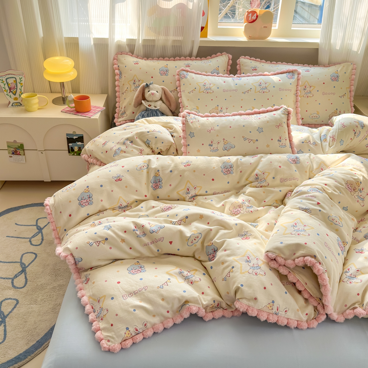 91家纺网 家纺一手货源 找家纺 丽涵家纺 2026新款全棉双层纱全棉纯棉大雁纹毛球花边四件套 小象马戏团