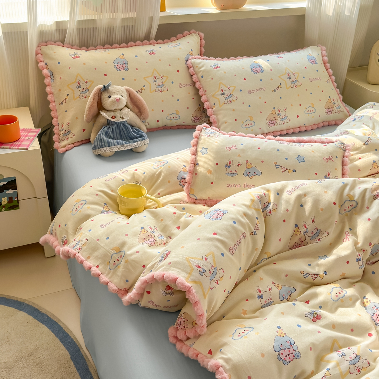 91家纺网 家纺一手货源 找家纺 丽涵家纺 2026新款全棉双层纱全棉纯棉大雁纹毛球花边四件套 小象马戏团