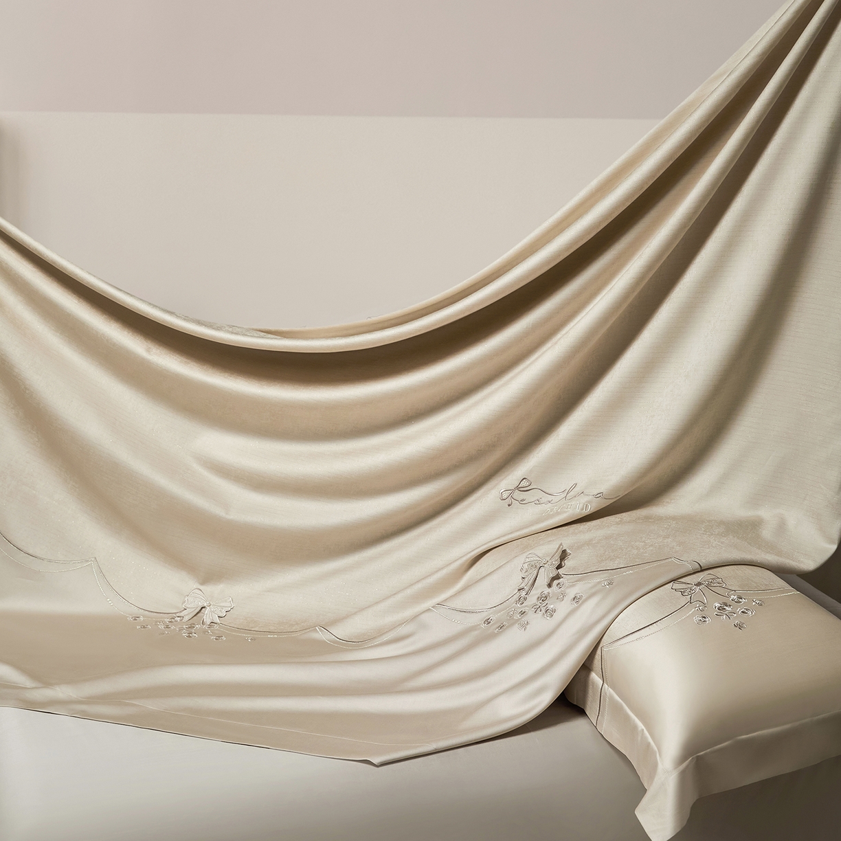 91家纺网 家纺一手货源 找家纺 蒂爵 2026新款天丝棉提花四件套 香槟金