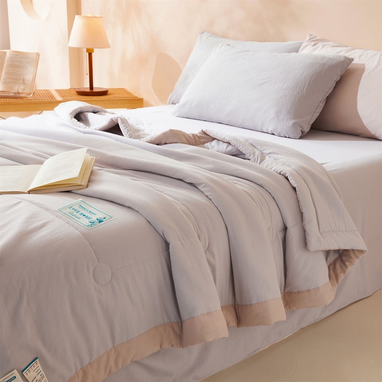 91家纺网 家纺一手货源 找家纺 罗布斯 2026新款简约纯色风水洗棉双拼夏被新疆棉花被夏凉被空调被(买家秀加微） 月光灰