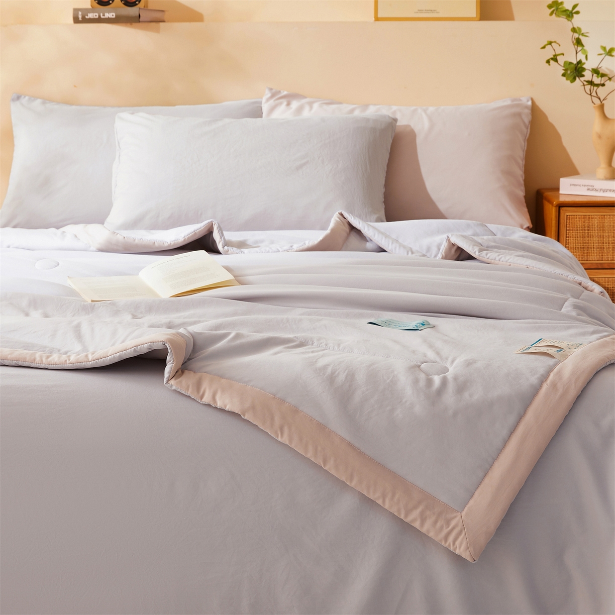 91家纺网 家纺一手货源 找家纺 罗布斯 2026新款简约纯色风水洗棉双拼夏被新疆棉花被夏凉被空调被(买家秀加微） 月光灰