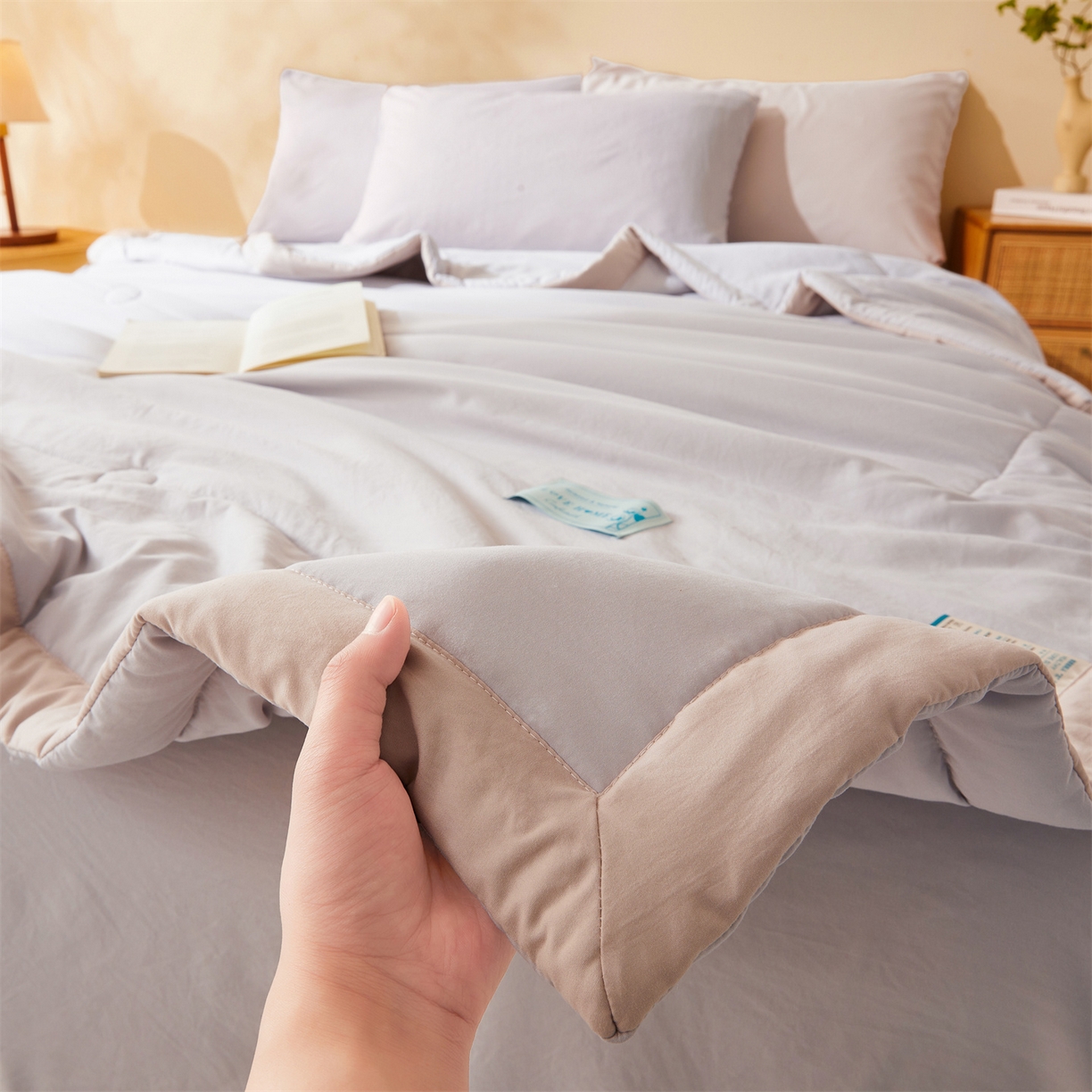 91家纺网 家纺一手货源 找家纺 罗布斯 2026新款简约纯色风水洗棉双拼夏被新疆棉花被夏凉被空调被(买家秀加微） 月光灰