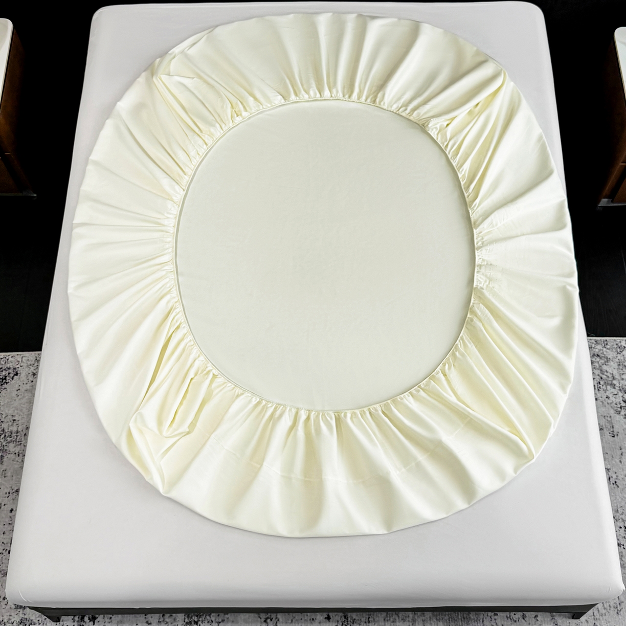 91家纺网 家纺一手货源 找家纺 莱势 2026新品100支全棉纯棉50x50s贡缎长绒棉纯色素色单品床单 床笠 枕套 奶昔白