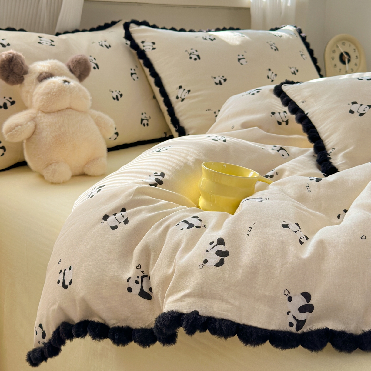 91家纺网 家纺一手货源 找家纺 丽涵家纺 2026新款全棉双层纱全棉纯棉大雁纹毛球花边四件套 熊猫笨笨