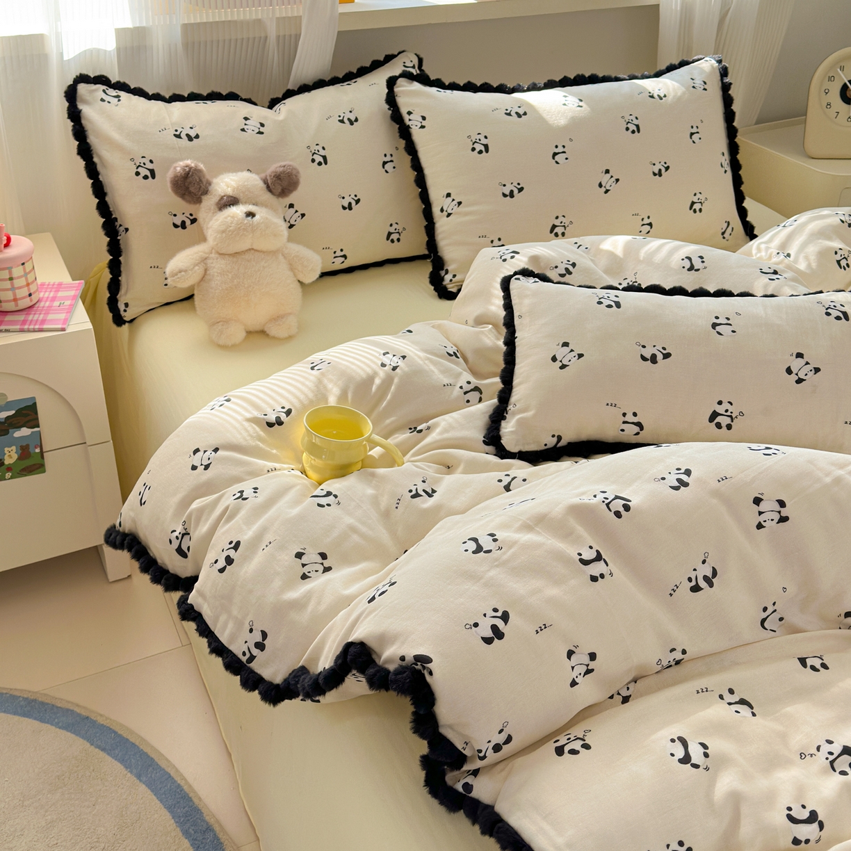 91家纺网 家纺一手货源 找家纺 丽涵家纺 2026新款全棉双层纱全棉纯棉大雁纹毛球花边四件套 熊猫笨笨