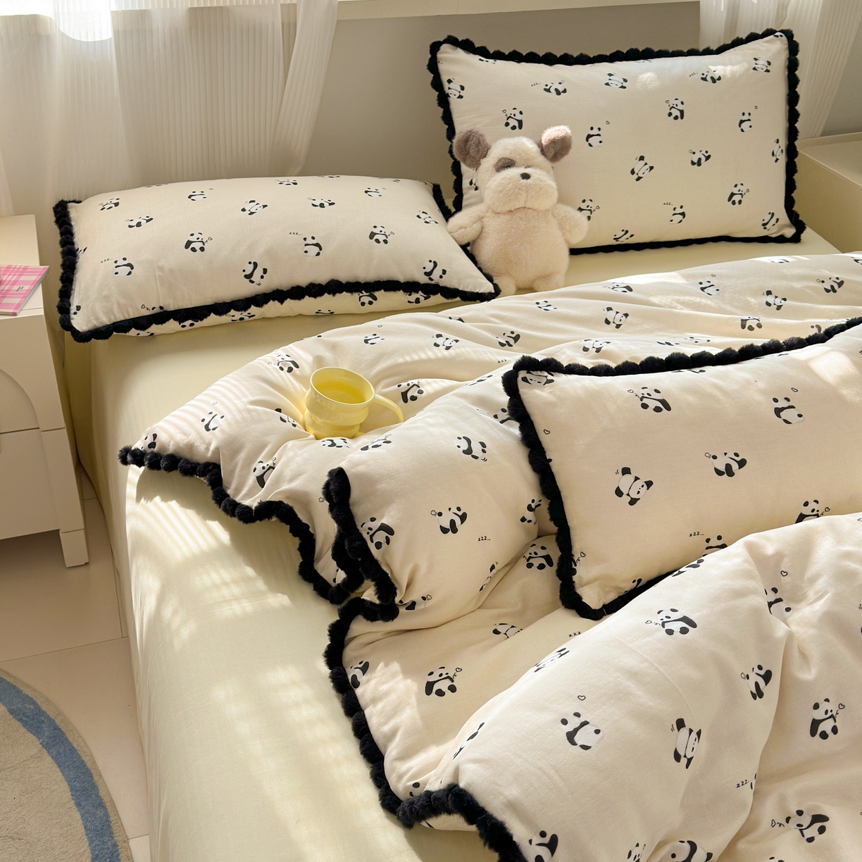 91家纺网 家纺一手货源 找家纺 丽涵家纺 2026新款全棉双层纱全棉纯棉大雁纹毛球花边四件套 熊猫笨笨