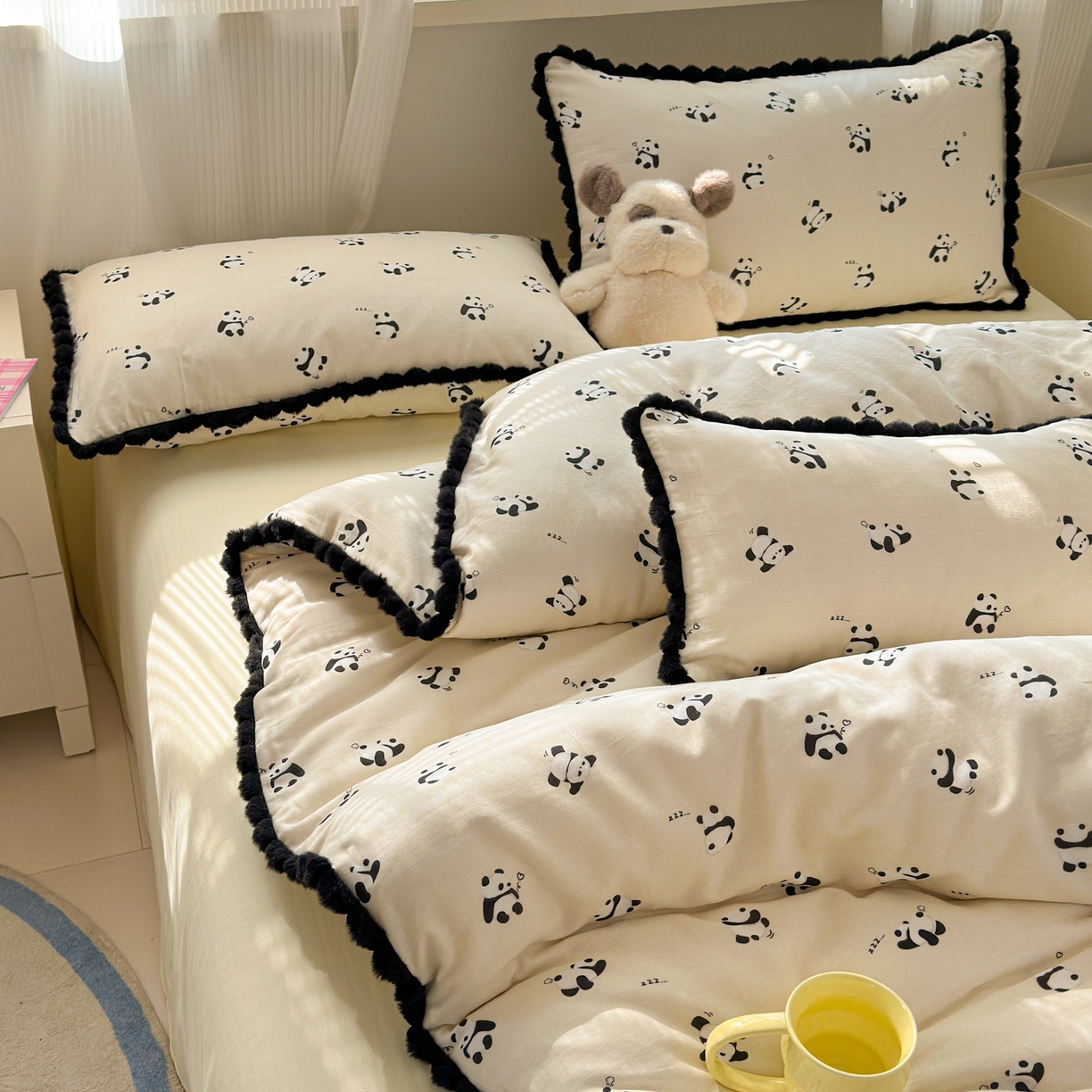 91家纺网 家纺一手货源 找家纺 丽涵家纺 2026新款全棉双层纱全棉纯棉大雁纹毛球花边四件套 熊猫笨笨