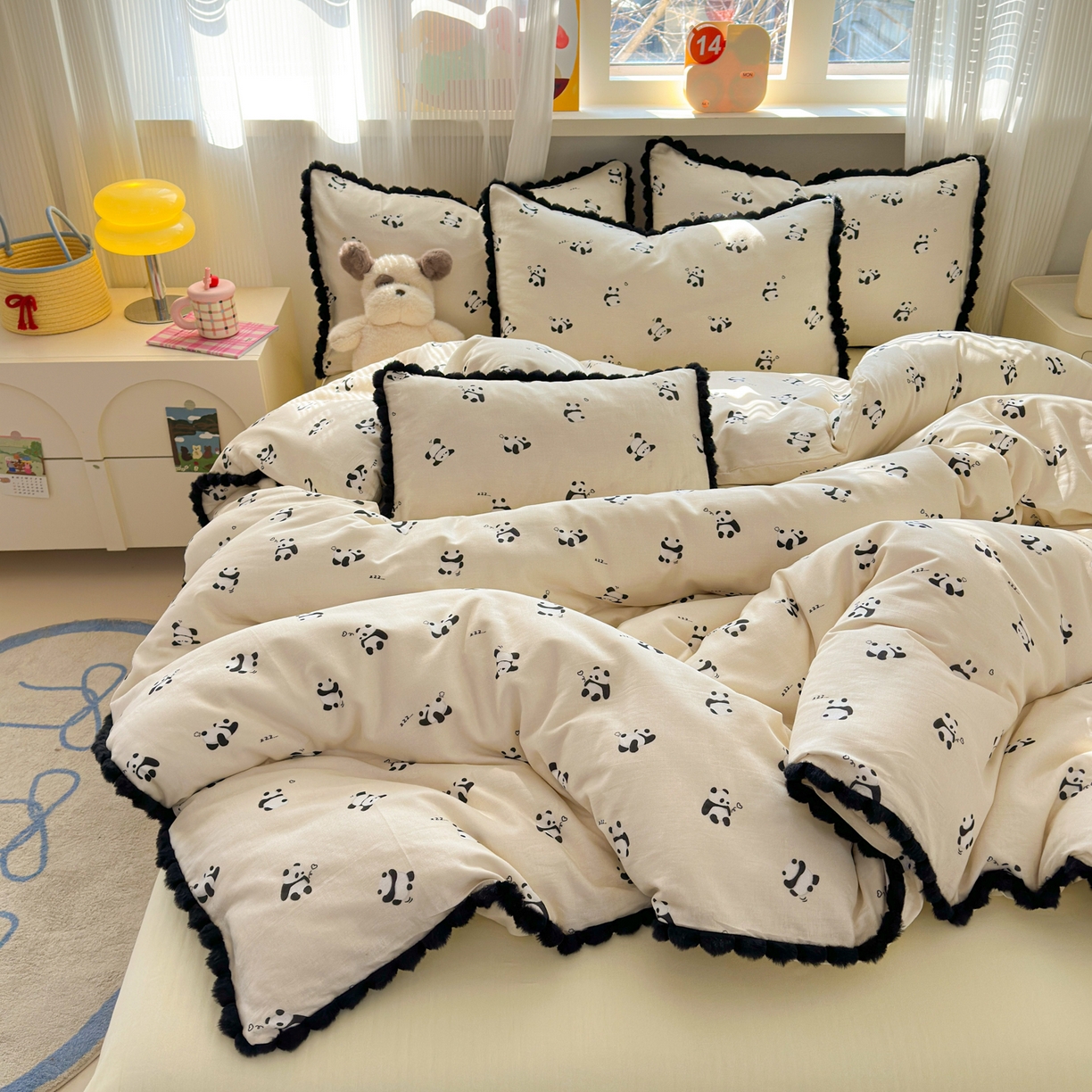 91家纺网 家纺一手货源 找家纺 丽涵家纺 2026新款全棉双层纱全棉纯棉大雁纹毛球花边四件套 熊猫笨笨