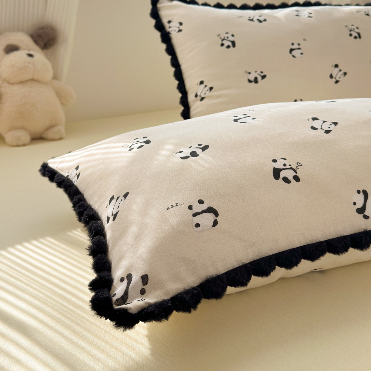 91家纺网 家纺一手货源 找家纺 丽涵家纺 2026新款全棉双层纱全棉纯棉大雁纹毛球花边四件套 熊猫笨笨