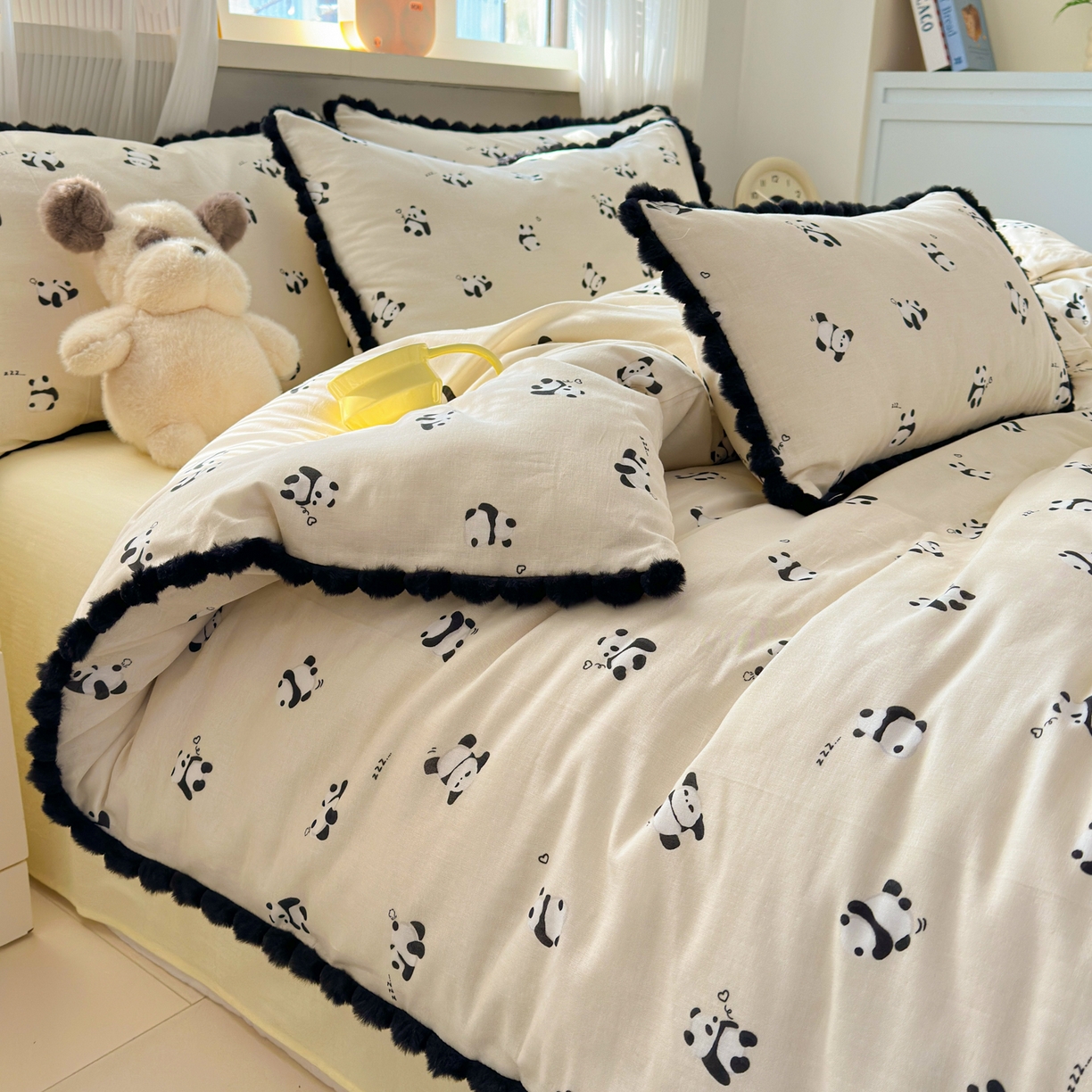 91家纺网 家纺一手货源 找家纺 丽涵家纺 2026新款全棉双层纱全棉纯棉大雁纹毛球花边四件套 熊猫笨笨