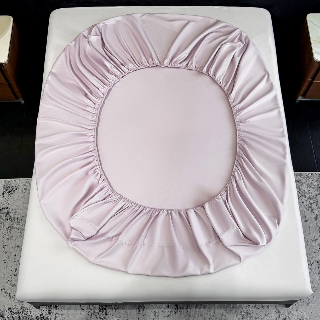 91家纺网 家纺一手货源 找家纺 莱势 2026新品100支全棉纯棉50x50s贡缎长绒棉纯色素色单品床单 床笠 枕套 香芋紫