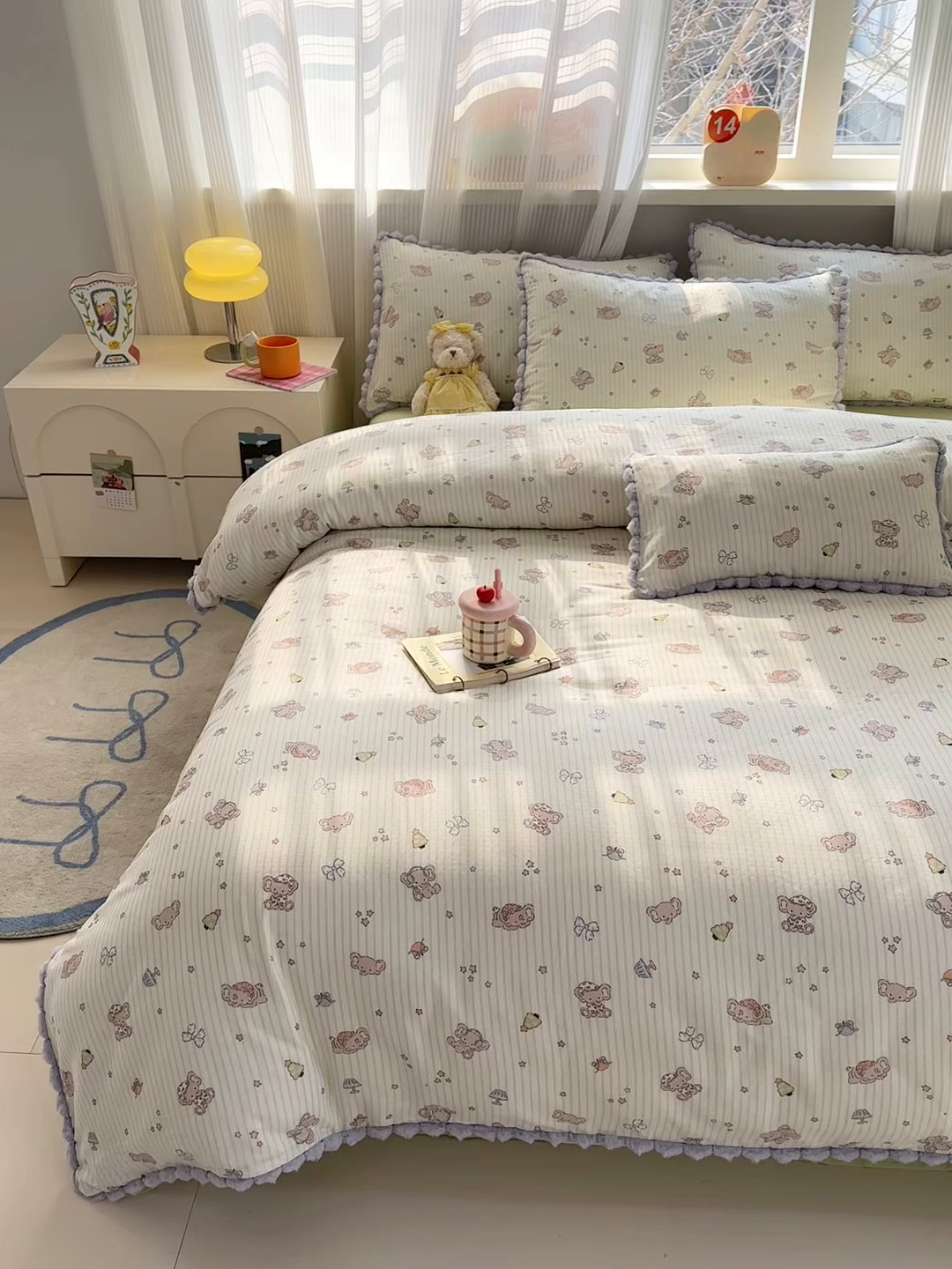 91家纺网 家纺一手货源 找家纺 丽涵家纺 2026新款全棉双层纱全棉纯棉大雁纹毛球花边四件套 音乐小象-绿