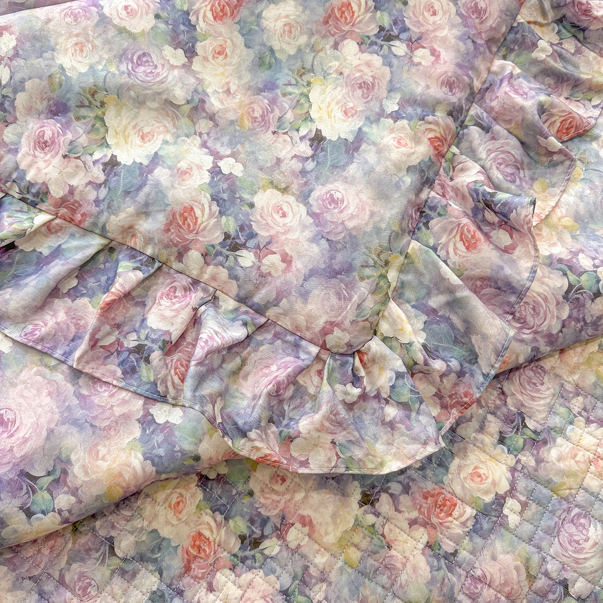 91家纺网 家纺一手货源 找家纺 宜凡 2026新款莱赛尔数码印花夹棉床盖夏被四件套 海棠碎影