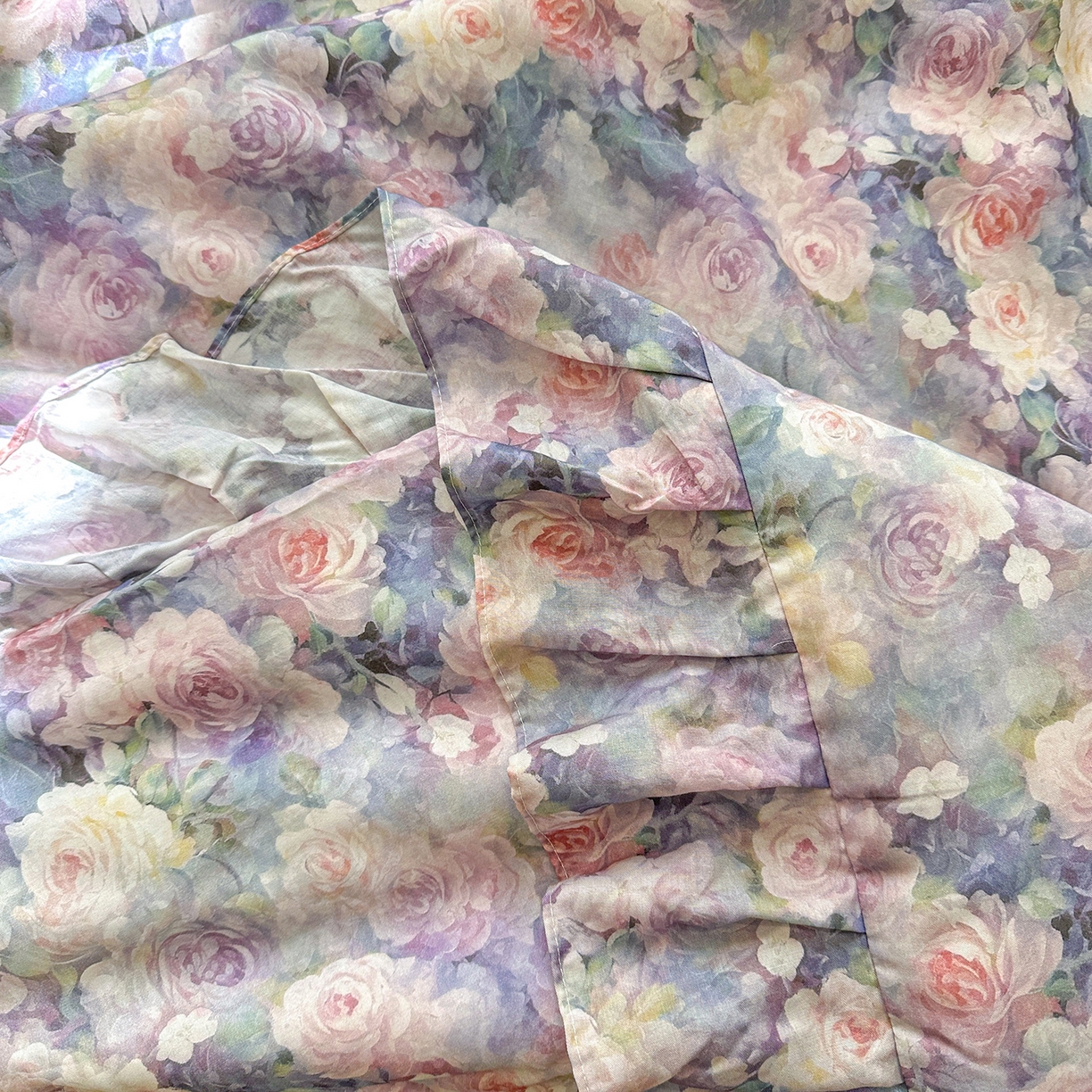 91家纺网 家纺一手货源 找家纺 宜凡 2026新款莱赛尔数码印花夹棉床盖夏被四件套 海棠碎影