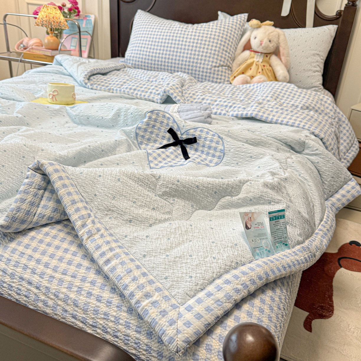 91家纺网 家纺一手货源 找家纺 （总）子钦家纺 2026新款春夏新款提花泡芙棉贴布绣手包边单夏被夏被四件套-丘比特的爱恋