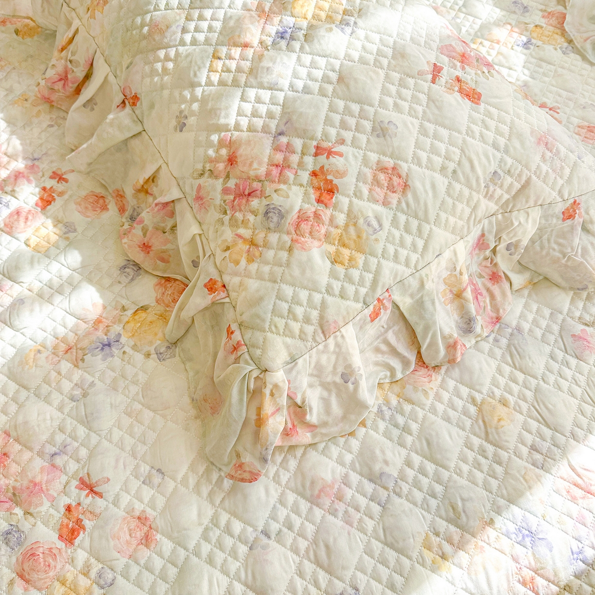 91家纺网 家纺一手货源 找家纺 宜凡 2026新款莱赛尔数码印花夹棉床盖夏被四件套 海棠听风