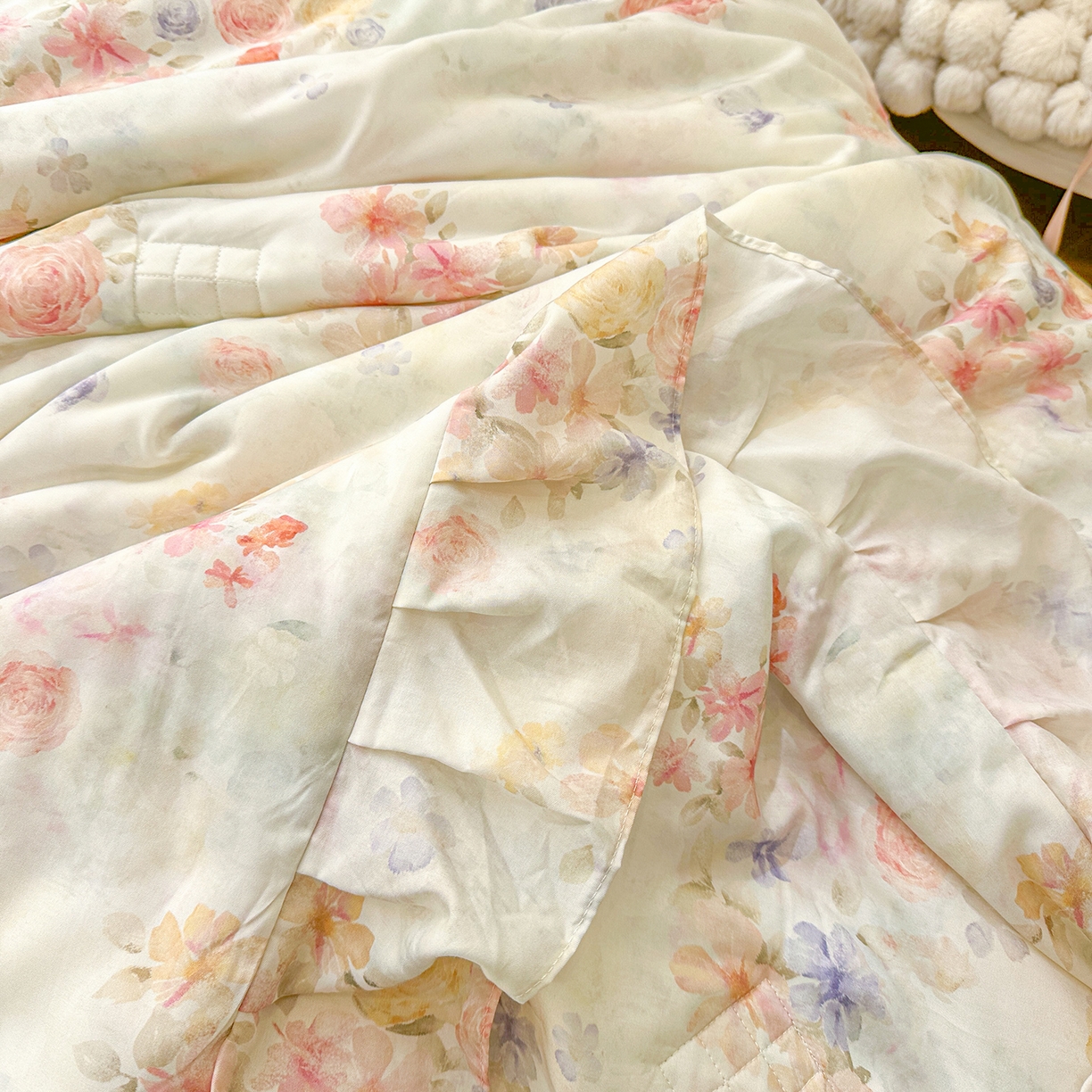 91家纺网 家纺一手货源 找家纺 宜凡 2026新款莱赛尔数码印花夹棉床盖夏被四件套 海棠听风