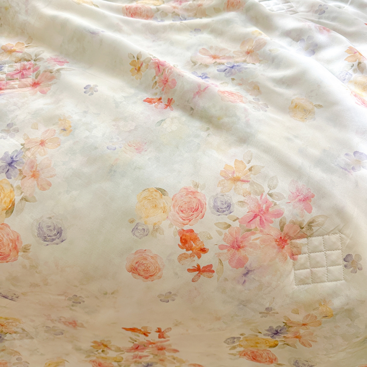 91家纺网 家纺一手货源 找家纺 宜凡 2026新款莱赛尔数码印花夹棉床盖夏被四件套 海棠听风